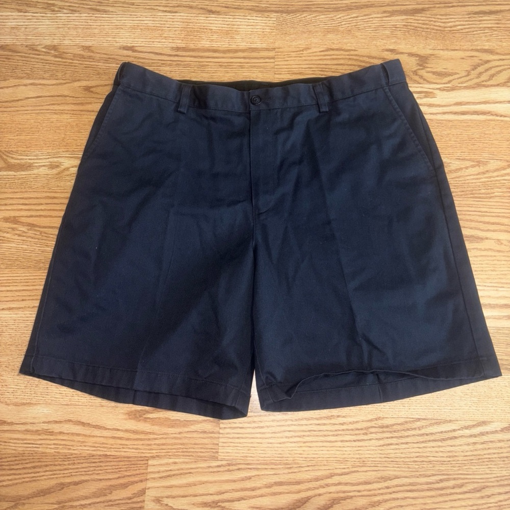 LL Bean Comfort Waist Shorts Mens 37 Khaki Navy Pleated Front 100% Cotton Twill